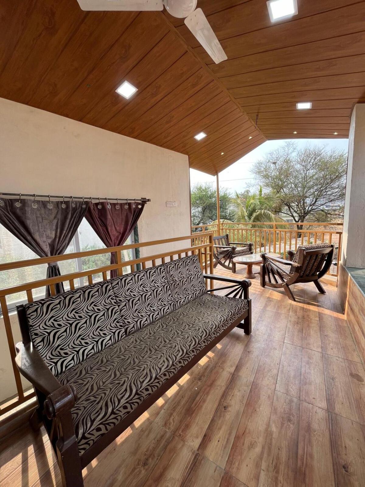 Govind Villa - 3Bhk Penthouse Suite With Pool Splash ロナバラ エクステリア 写真